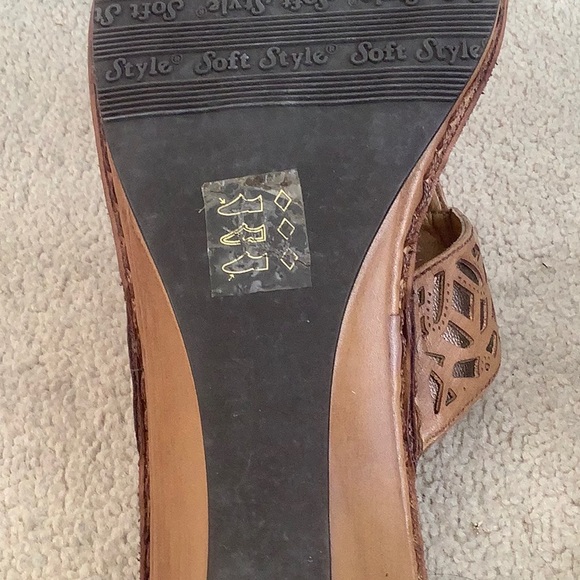 Brown heeled sandals - Picture 9 of 10